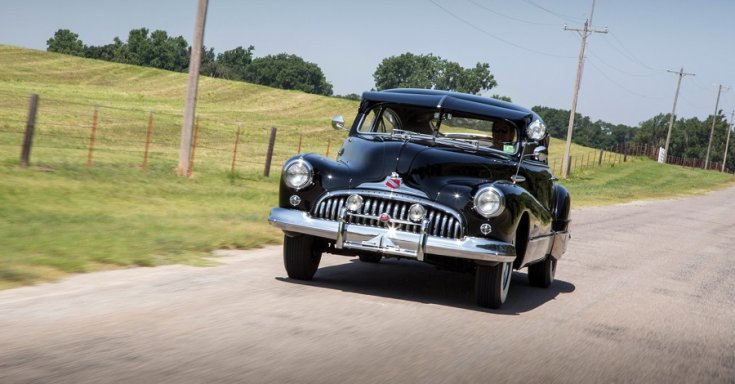1942 1948 Buick Roadmaster, fekete, RM Sotheby’s, elölnézet, balról