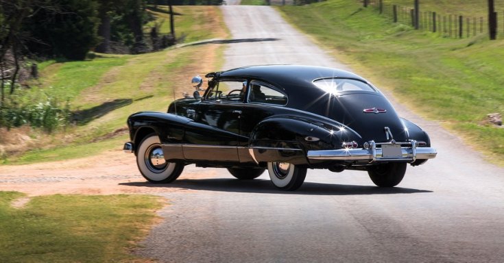 1942 Buick Roadmaster, fekete, RM Sotheby’s, hátulnézet