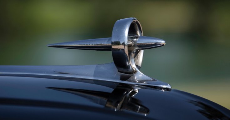 1942 – 1948 Buick Roadmaster, fekete, ezüst orrdísz, oldalról, balról