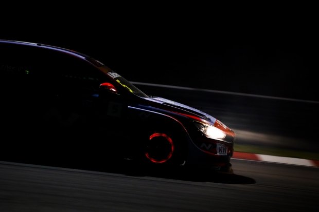 Michelisz Norbert autója oldalról