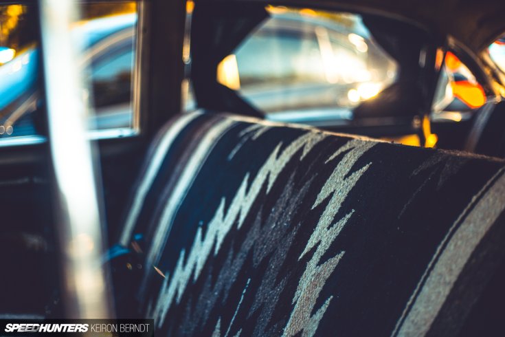 1950 Cadillac Series 52 Sedan eredeti cikk-cakk mintás üléshuzat
