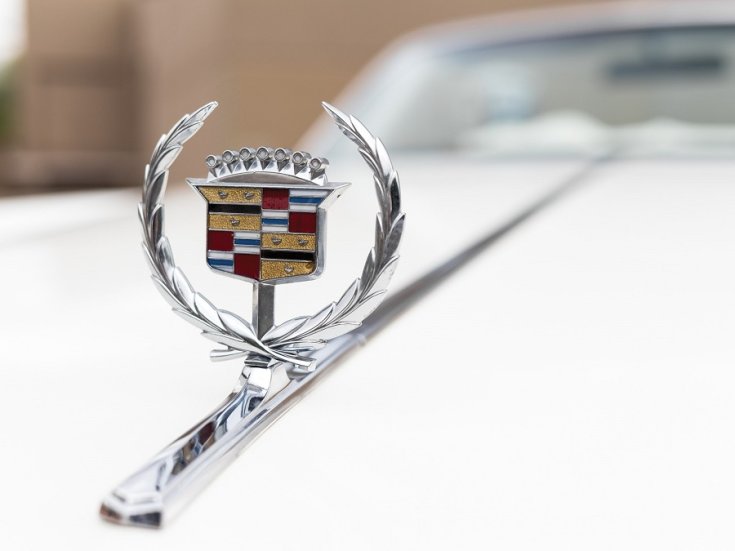 1976 GM Cadillac Eldorado orrdísz, ezüst, elölnézet, balról