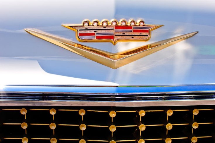 1958 Cadillac Eldorado Biarritz logo, elölnézet, szemből, aranyszínű