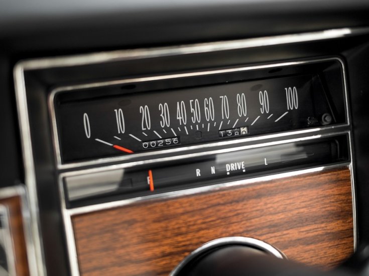 1976 Cadillac Eldorado, sebességmérő, faberakás, oldalnézet, balról