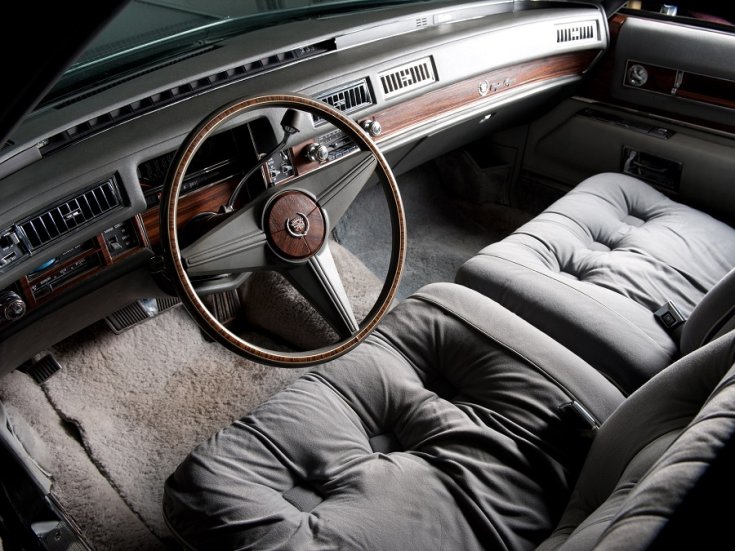 1977 Cadillac Fleetwood Brougham, műszerfal, RM Sotheby’s, felülnézet, balról