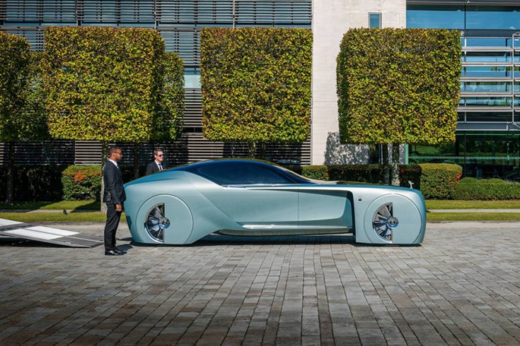 A Rolls- Royce koncepciója legurulva a trélerről