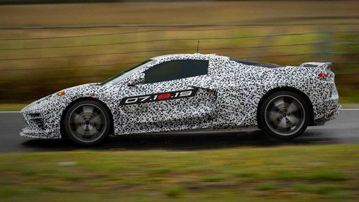 álcázott Chevrolet Corvette C8 2020