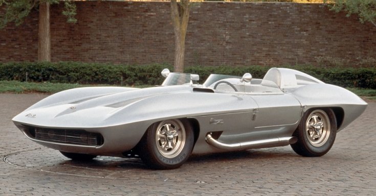 Chevrolet Corvette C2 Sting Ray tanulmányautó, ezüst, oldalnézet, jobbról