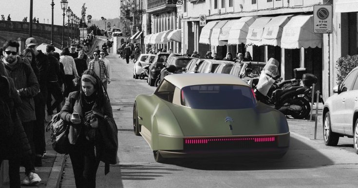 Citroen DS újra gondolt modell egy francia utcában, hátulról