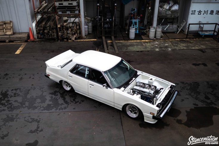 Nissan Skyline felülről motorháztető nélkül