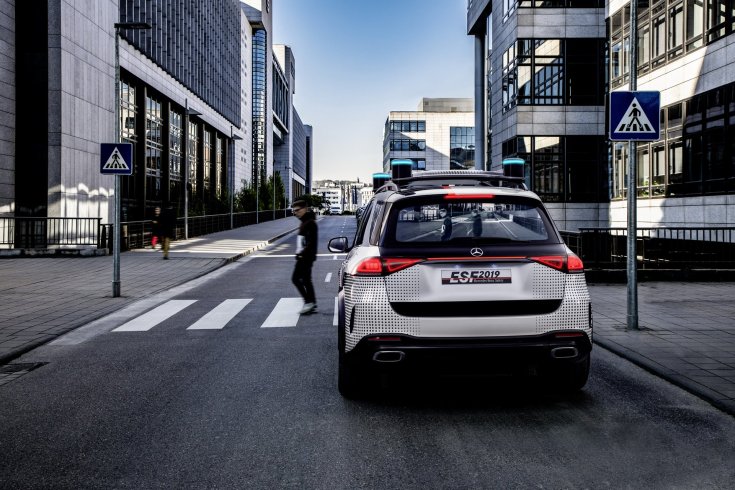Mercedes-Benz GLE ESF2019 kísérleti jármű Cooperative Communication