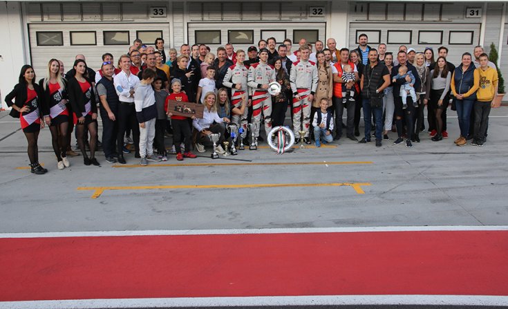 A Gender Racing Team tagjai egy képen