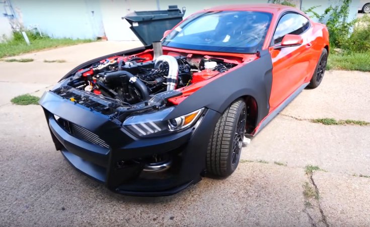 Mustang GT500-ban egy cummins motor, féloldalról