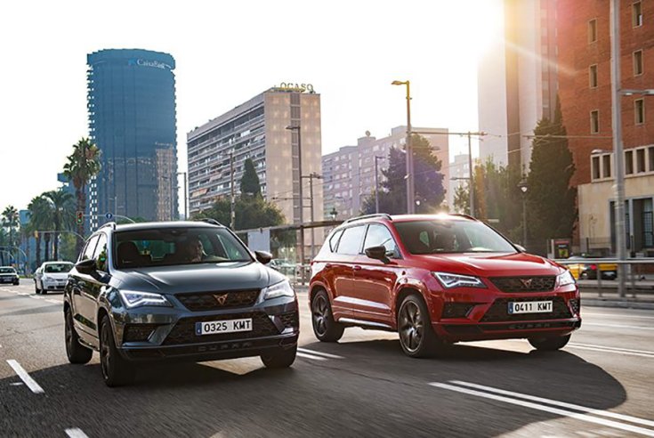 Elölről és hátulról fotózva a Cupra Ateca