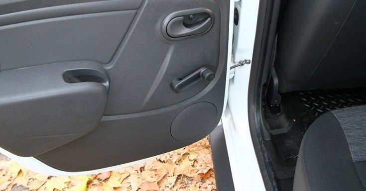 Dacia Duster, bal hátsó ajtó, oldalnézet