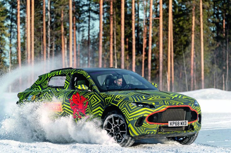 Aston Martin DBX a hóban