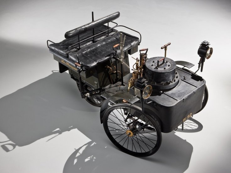 RM Sotheby’s 1884 Dion Bouton Trepardoux Dos-A-Dos gőzautó, fekete, oldalnézet, balról
