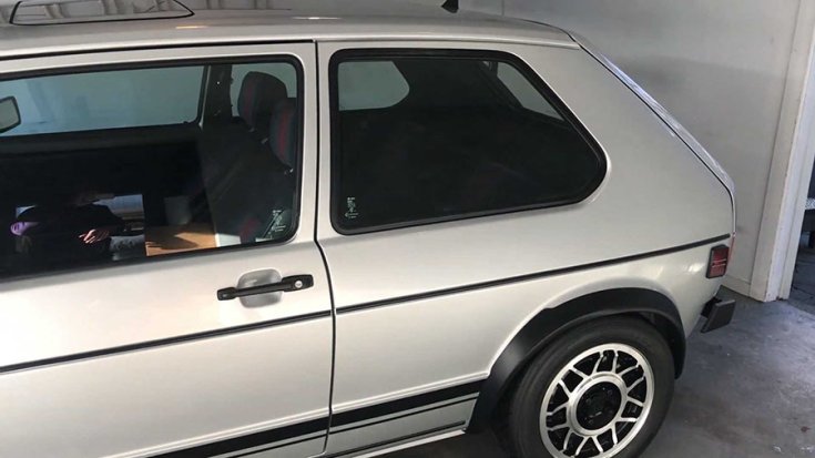 Az első generációs VW Golf GTI oldalról