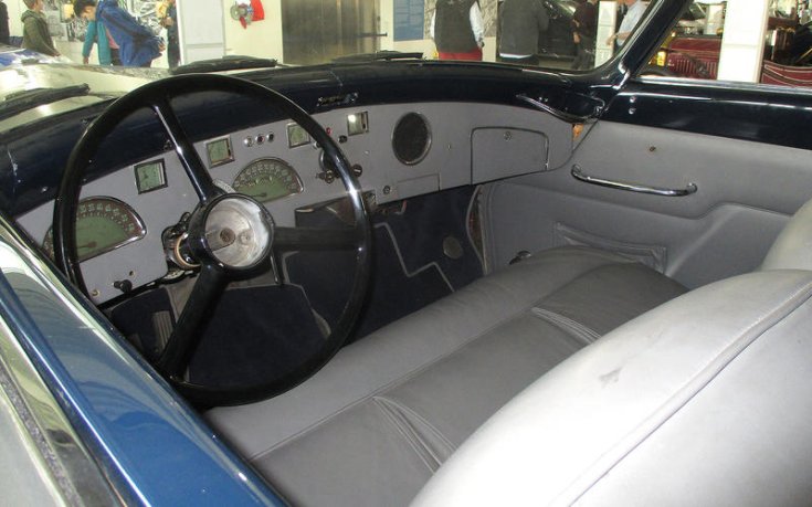 Docker Daimler Blue Clover belső