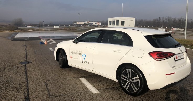 Mercedes-Benz A-osztály a drivingcamp pályáján