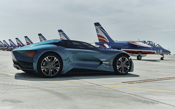 DS X E-Tense tanulmányautó oldalról.