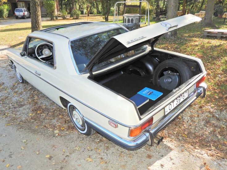 Mercedes 280 C kupé hátulról