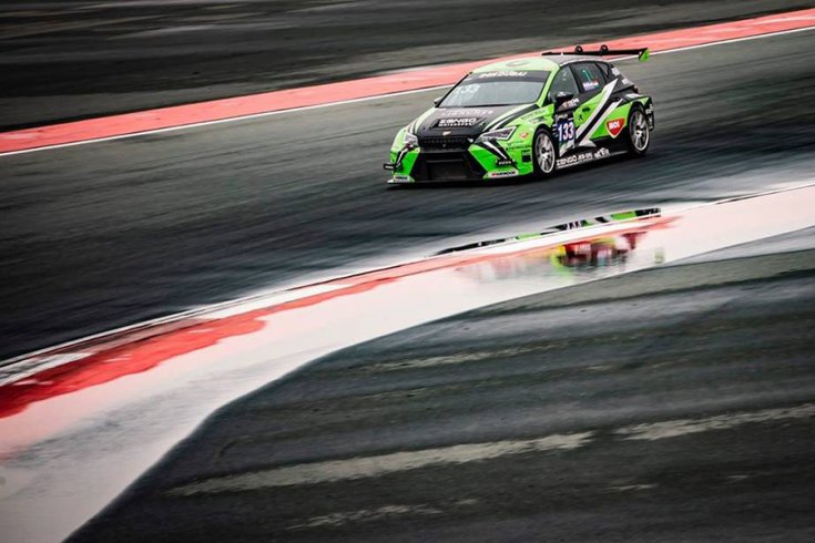 A Zengő Motorsport Cuprája a dubaji versenypályán