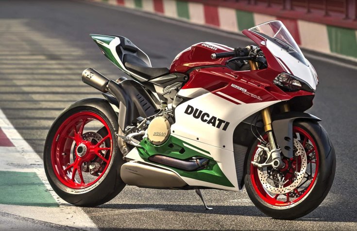 Ducati Panigale féloldalasan