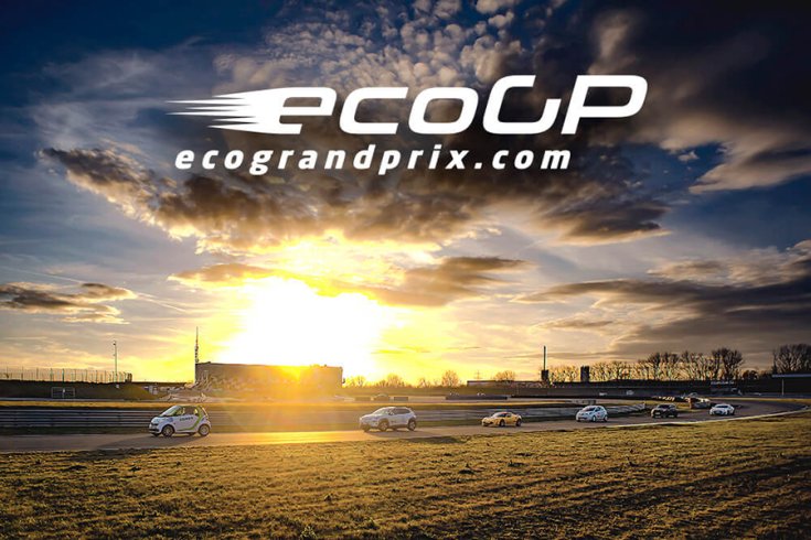 Az ecoGP résztvevői naplementében
