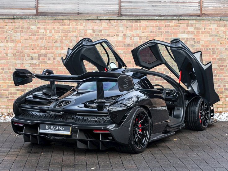 az eladó McLaren Senna hátulról fotózva