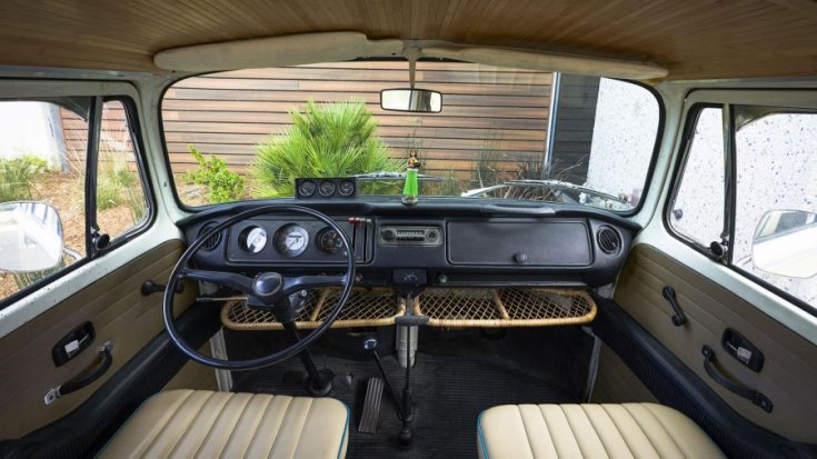 Volkswagen Type 2 e-Bus interior