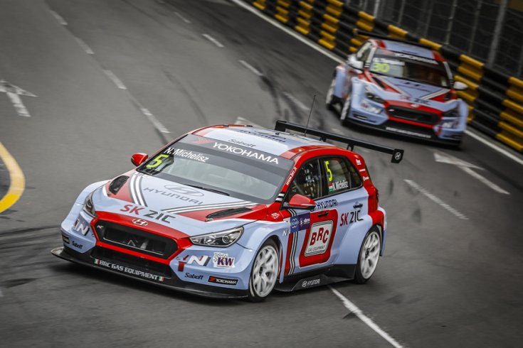 Michelisz Norbi, mögtte csapattársa Gabriele Tarquini