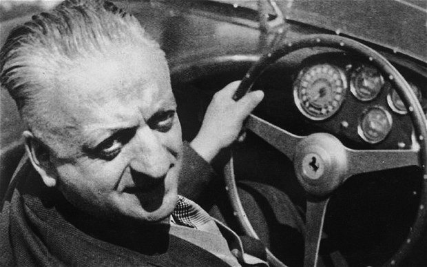 Enzo Ferrari idős korában, egy Ferrari volánja mögött