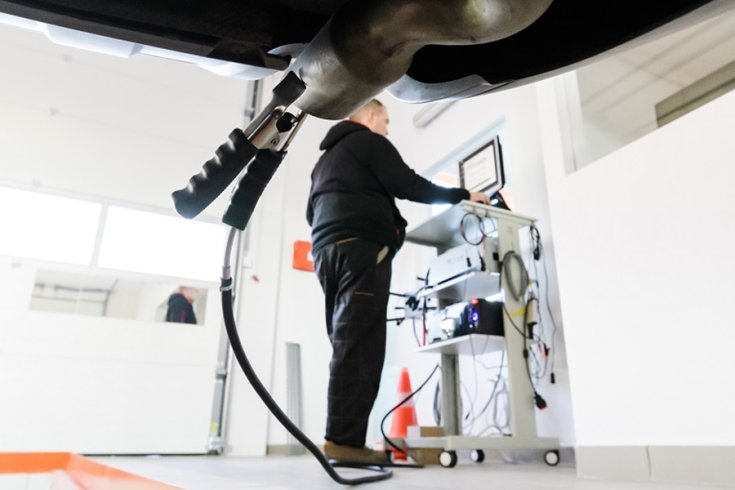Munka a Laller Car Service-ben
