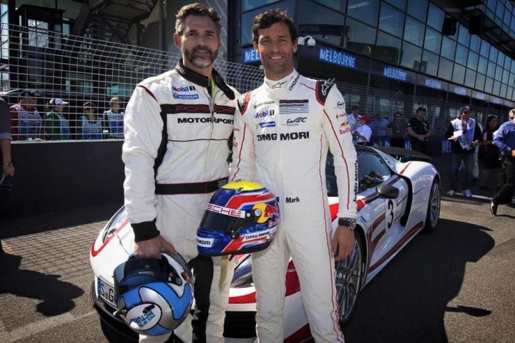 Eric Bana és Mark Webber egy verseny rajtrácsán