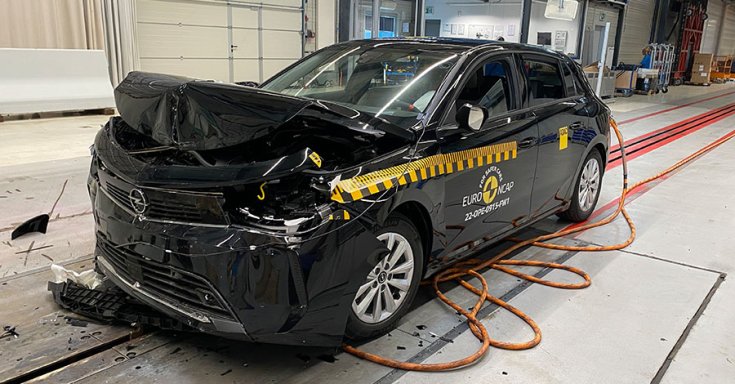 összetört Opel Astra 