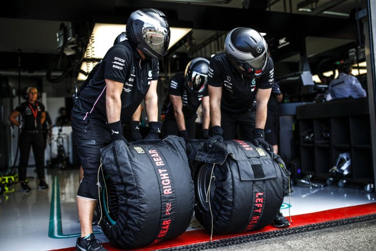 F1-es gumik melegítőpaplanban