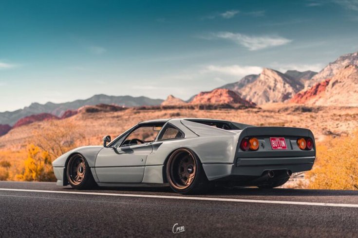 Ferrari BB3X8 resto-mod hegyes környezetben hátulról