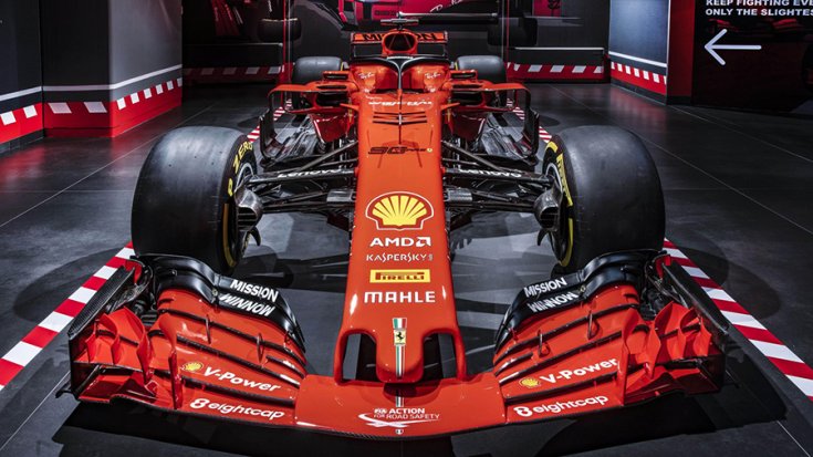 A Ferrari SF71H szemből fotózva