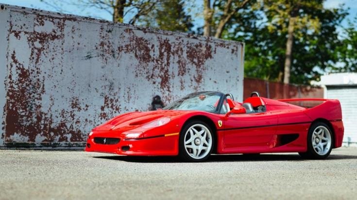 A Ferrari F50 oldalról