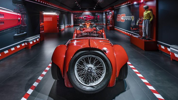 Alfa Romeo 8C 2300 Spider hátulja a pótkerékkel