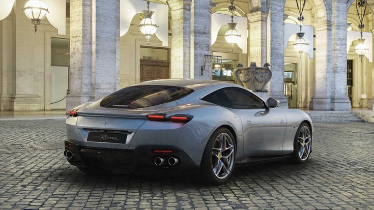A Ferrari Roma hátulról