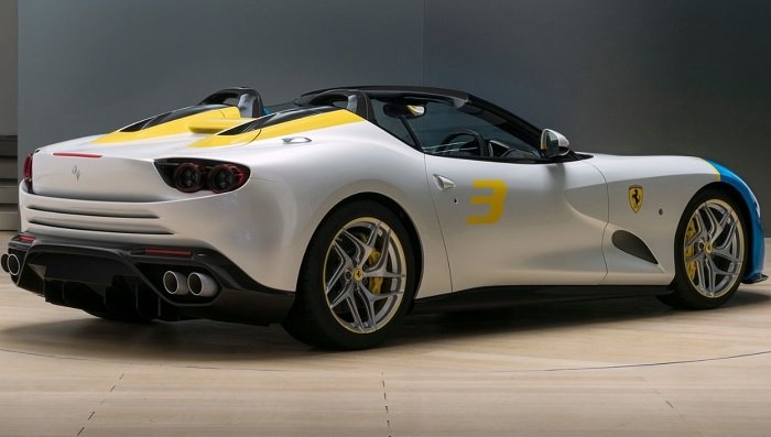 Ferrari SP3JC hátulja