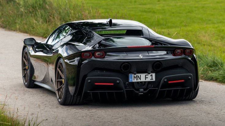 Ferrari SF90 Stradale hátulról