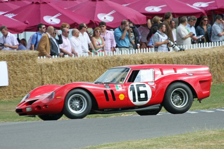 Ferrari 250 GT SWB Breadvan versenyautó oldalról