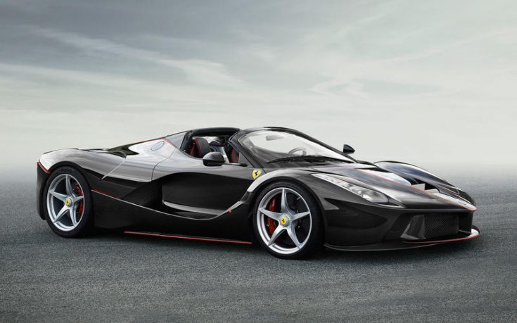 A ritka Ferrari LaFerrari Aperta oldalról fotózva