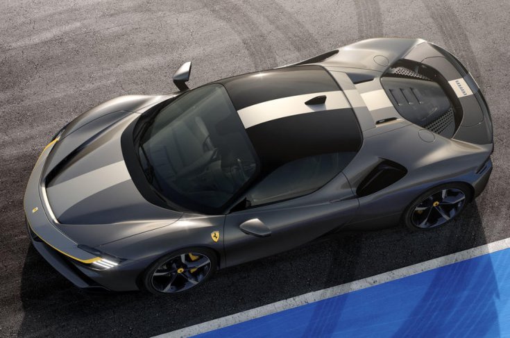 Ferrari SF90 Stradale Assetto Fiorano fentről fotózva