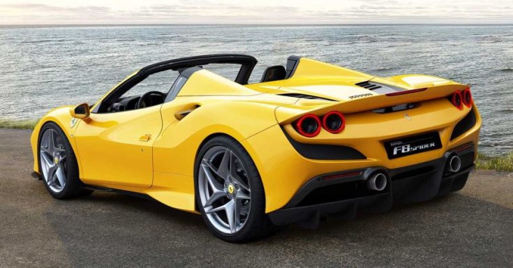 Ferrari F8 Spider a vízparton