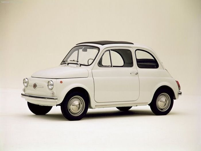 1957-es Fiat 500-as modell féloldalról