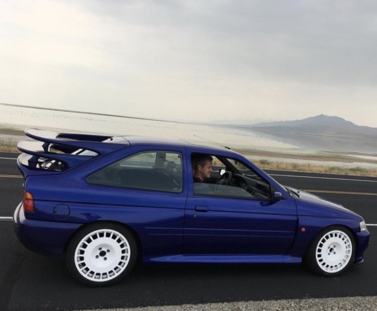 Ford Escort RS Cosworth tripla hátsó szárnnyal